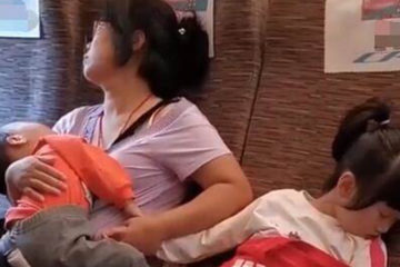 母女3人搭高鐵全睡著　媽媽不忘牽女兒的手，網：她一定是半清醒